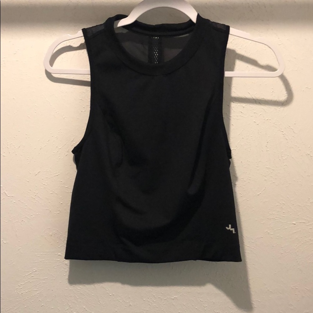 Black crop tank